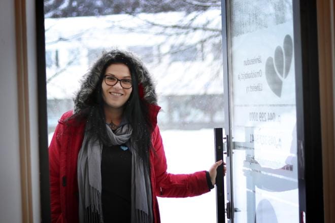 Riikka Jaakonaho haluaa olla sellaisten järviseutulaisten nuorten tukena, jotka hoivaavat perheenjäsentään. KUVA: JOHANNA KATAJA