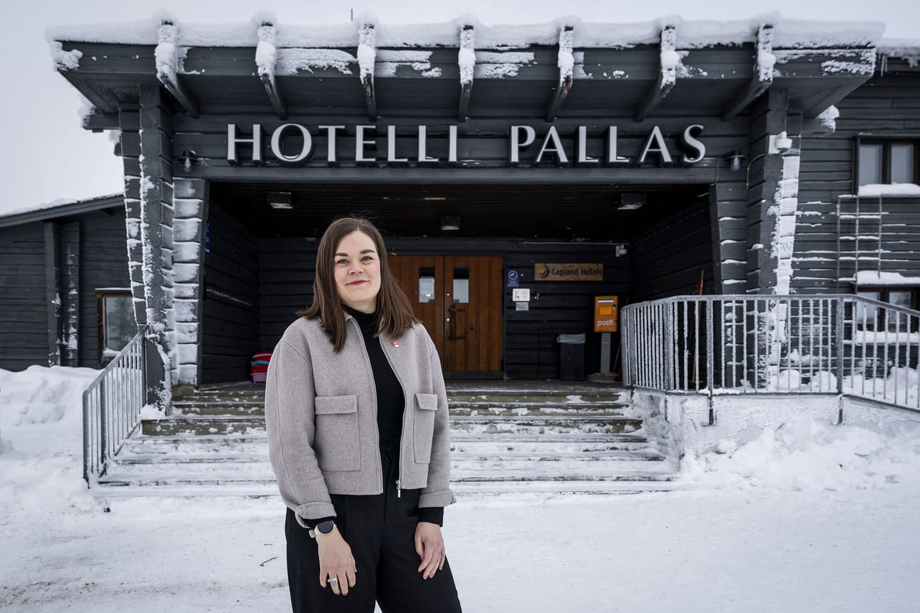 Muonion kunnanjohtaja Laura Enbuska-Mäki sanoo, että Pallaksen hotellilaajennus olisi toivottu asia myös alueen palveluiden vuoksi. Pallas-Yllästunturi on Suomen suosituin kansallispuisto, mutta Pallaksella on nykyisellään hotellin lisäksi vain Metsähallituksen lähtöportiksi kutsuttu rakennus, jossa ei ole asiakaspalvelua.