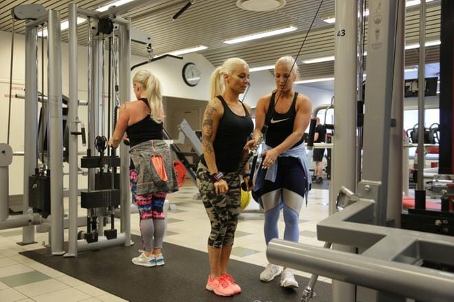 Tänään alkaa uusi Siskot-sarja, jossa suomalaiset tunnetut siskokset kertovat sisaruudesta. Ensimmäisessä jaksossa nähdään Pirke Koskelainen, Karoliina Koivisto ja Nanna Karalahti. KUVA: Ava