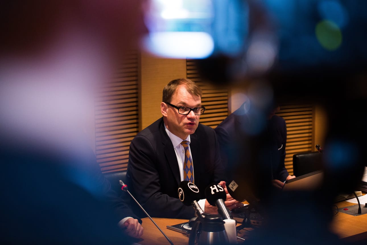 Juha Sipilä on toistuvasti kiistänyt suosineensa sukulaisiaan.