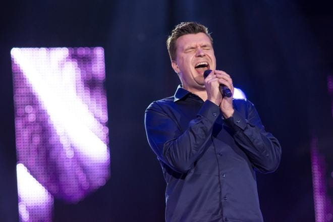 Mathias Nylund esiintyy The Voice of Finlandin kaksintaisteluvaiheessa perjantaina. KUVA: SAKU TIAINEN