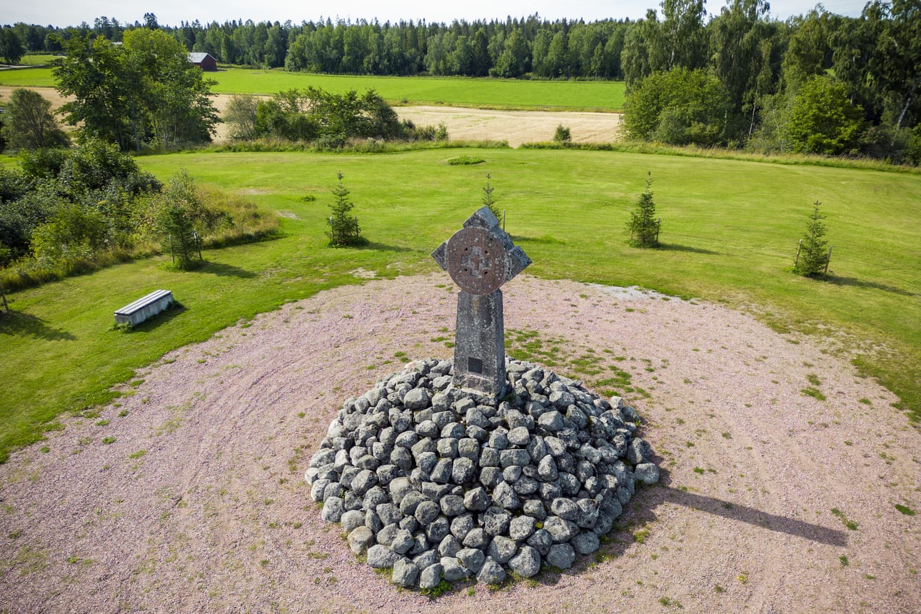 Maatutkamittaukset ja koekairaukset antavat olettaa vallialueella olevan alueita, joilla on 1360-luvulle juontavia koskemattomia maakerrostumia. Korsholman linnakummun keskiaikaisia maakerroksia ole koskaan aikaisemmin dokumentoitu arkeologisesti.