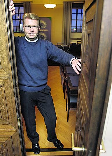 "Yhteistyö presidentinvaaleissa, puheet ja taustamuistiot... Ne kaikki tähtäävät ison vasemmistopuolueen synnyttämiseen", Jyri Häkämies uskoo.
