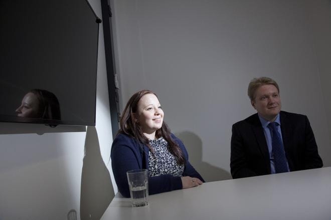Bioeetikot Salla ja Heikki Saxén kehottavat kansalaisia vaatimaan keskustelua hoidon etiikasta. – Kansalaisraadit ovat siihen yksi hyvä keino, he sanovat. Kuva: Janne Ruotsalainen