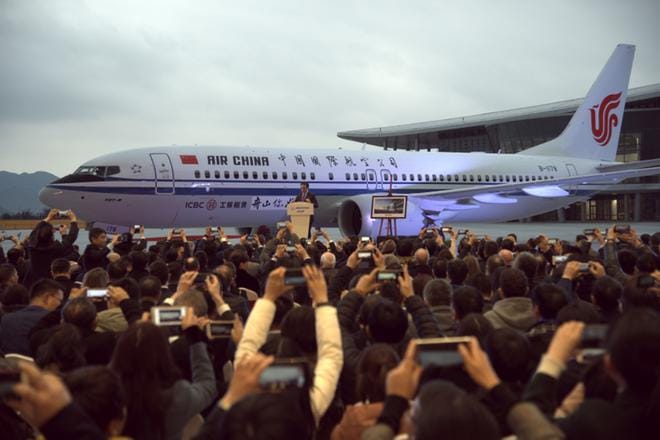 Kiinalainen Air China sai ensimmäisen Boeing 737 MAX 8 -koneen viime joulukuussa. Nyt Australia, Kiina, Singapore ja Indonesia pitävät kyseisen konetyypin maassa toistaiseksi. KUVA: EPA