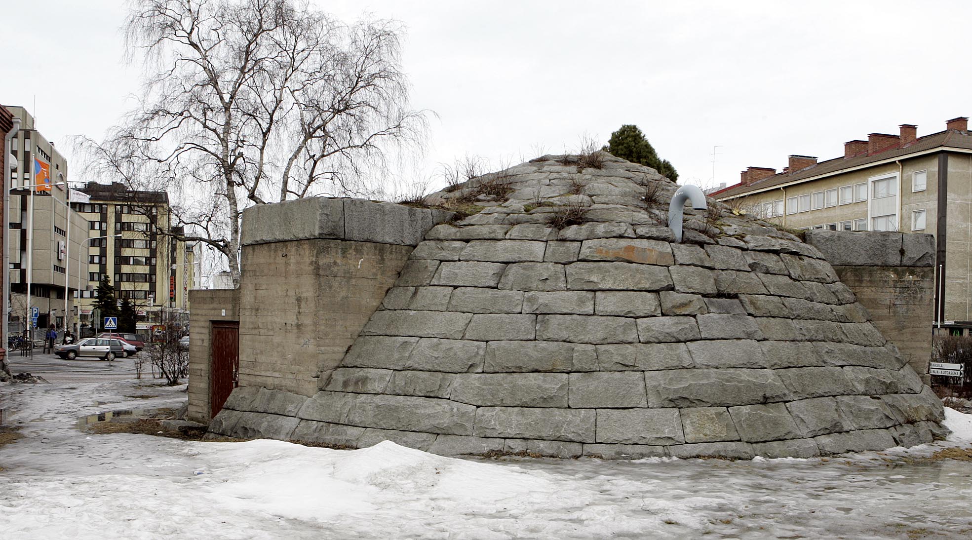 Kivikukon kivet purettiin toukokuussa 2013 ja vietiin säilöön salaiseen paikkaan Oulun seudulla. Oulun yliopiston arkkitehtiopiskelijat merkitsivät kivet punaisin numeroin, jotta ne osataan koota uuteen paikkaan alkuperäisessä asussaan.