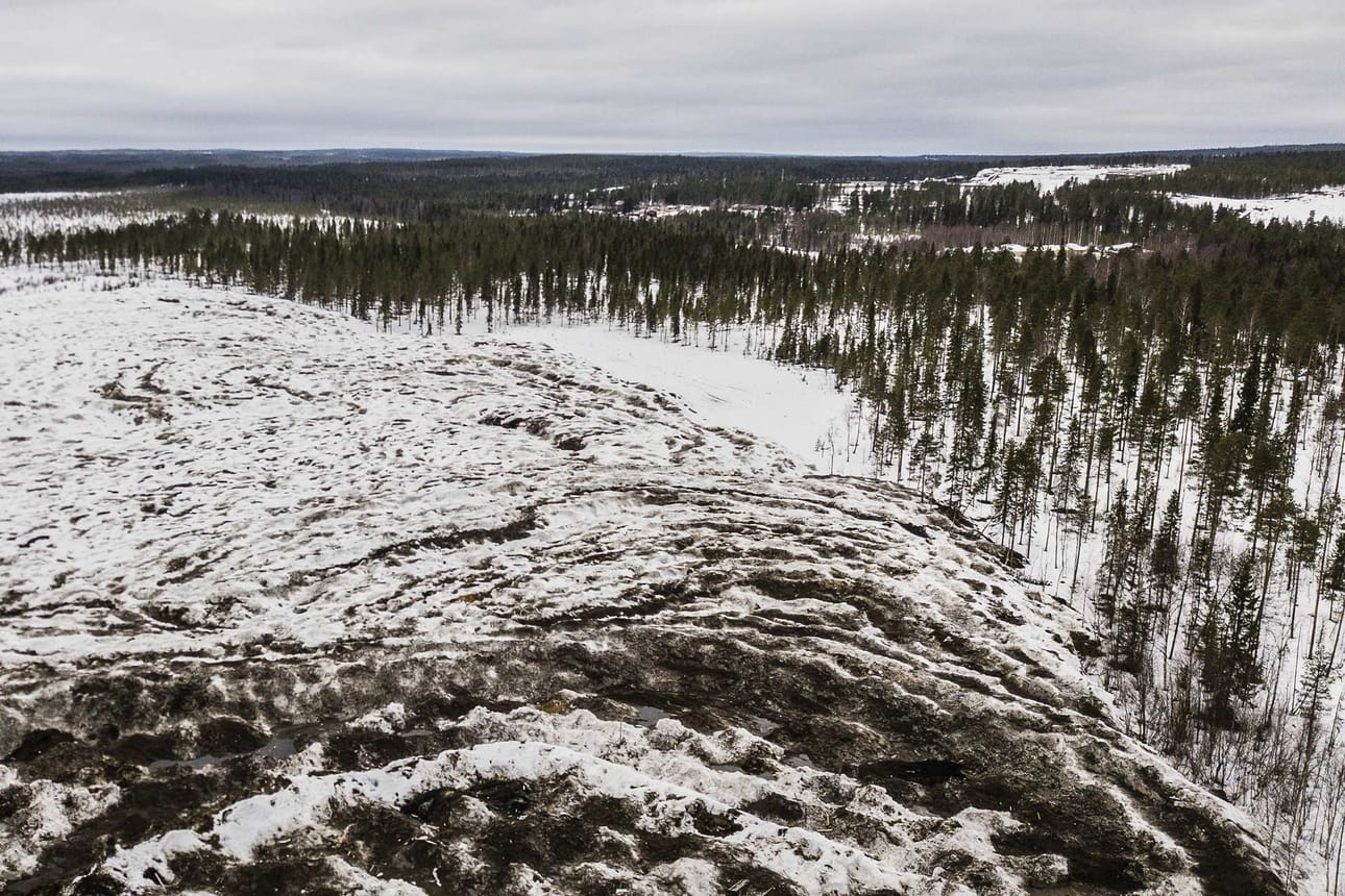 Upouusi leirintäalue. Mäntyvaaran lumikaatopaikan oikeaan laitaan tulee majoitusalue Kuninkuusraveihin. Alue on pinta-alaltaan kolme hehtaaria ja sille on myyty ravien ajaksi 200 vaunupaikkaa.