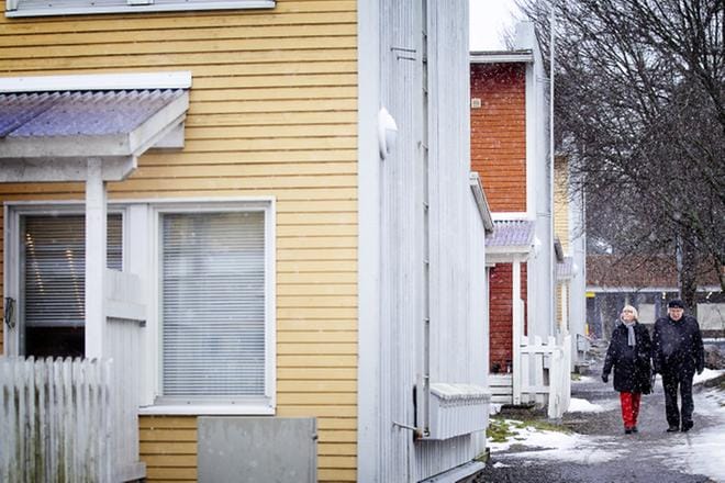 VOAS on uudisrakentamisen kannalla, mutta moni haluaisi myös säästää Onkilahden rannan alueella sijaitsevan rivitalokokonaisuuden. ARKISTOKUVA: JAAKKO ELENIUS