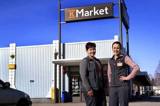K-Market Veto on ollut tällä paikalla Vimpelin Patruunantien varressa 40 vuotta. Kauppa on Pyhälahden kauppasuvun perua. Kauppias on nyt Ulla Laakso, lähivuosina se siirtyy hänen tyttärelleen Mari Takalalle. KUVA: JOHANNA KATAJA