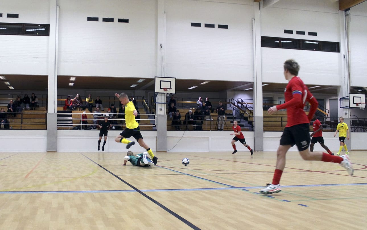 Kurenpojat ovat aloittaneet tämän vuoden futsalpelinsä voitokkaasti. Arkistokuva joulukuun pelistä Tuomas Sammelvuo -salilta.