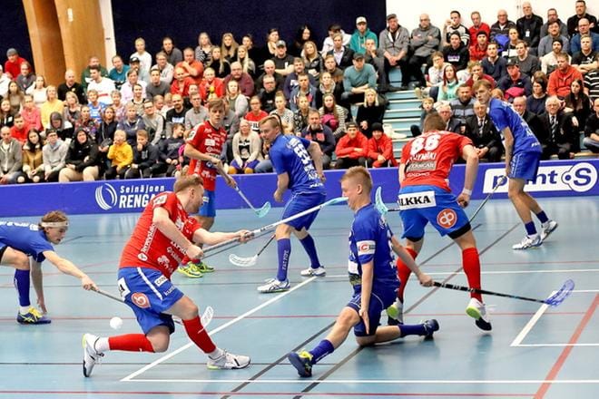 Tätä herkkua on luvassa lisää ensi kaudella F-Liigassa. Jymyn ja SPV:n joulukuinen kohtaaminen Suomen cupissa veti Nurmon liikuntahallin täyteen. ARKISTOKUVA: HEIKKI HAKANEN