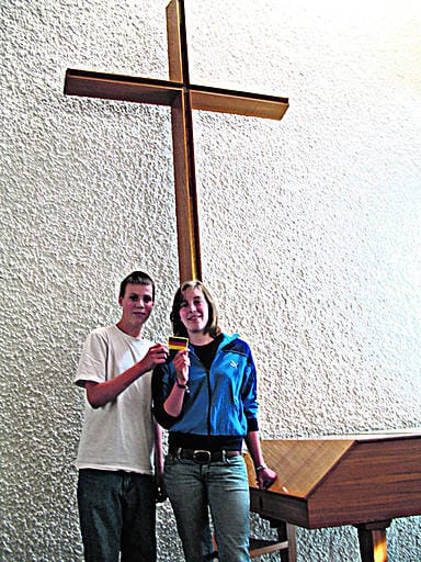 "Moikkelis!" braunschweigeniläiset Jill Thiede Evessen ja Christian Lehmann ääntävät ylpeänä. Viimeisenä leiri-iltana nuoret kokoontuivat hiljaista hetkeä varten, mitä he pitivät matkan kohokohtana.