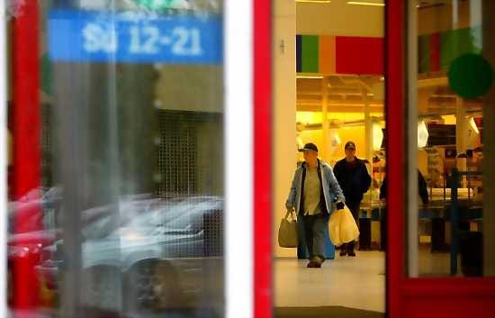 Luvassa on kuusi shoppailusunnuntaita.