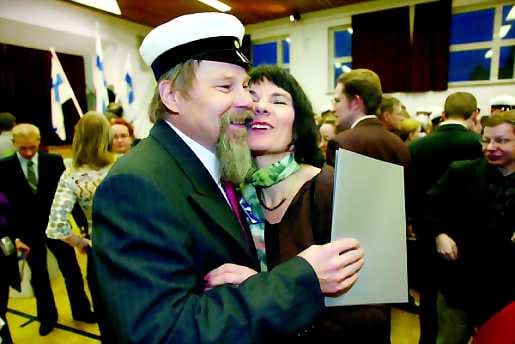 Onnea Markku! Tuore ylioppilas Markku Sarastamo sai lämpimät onnittelut rakkaaltaan Talvikilta.