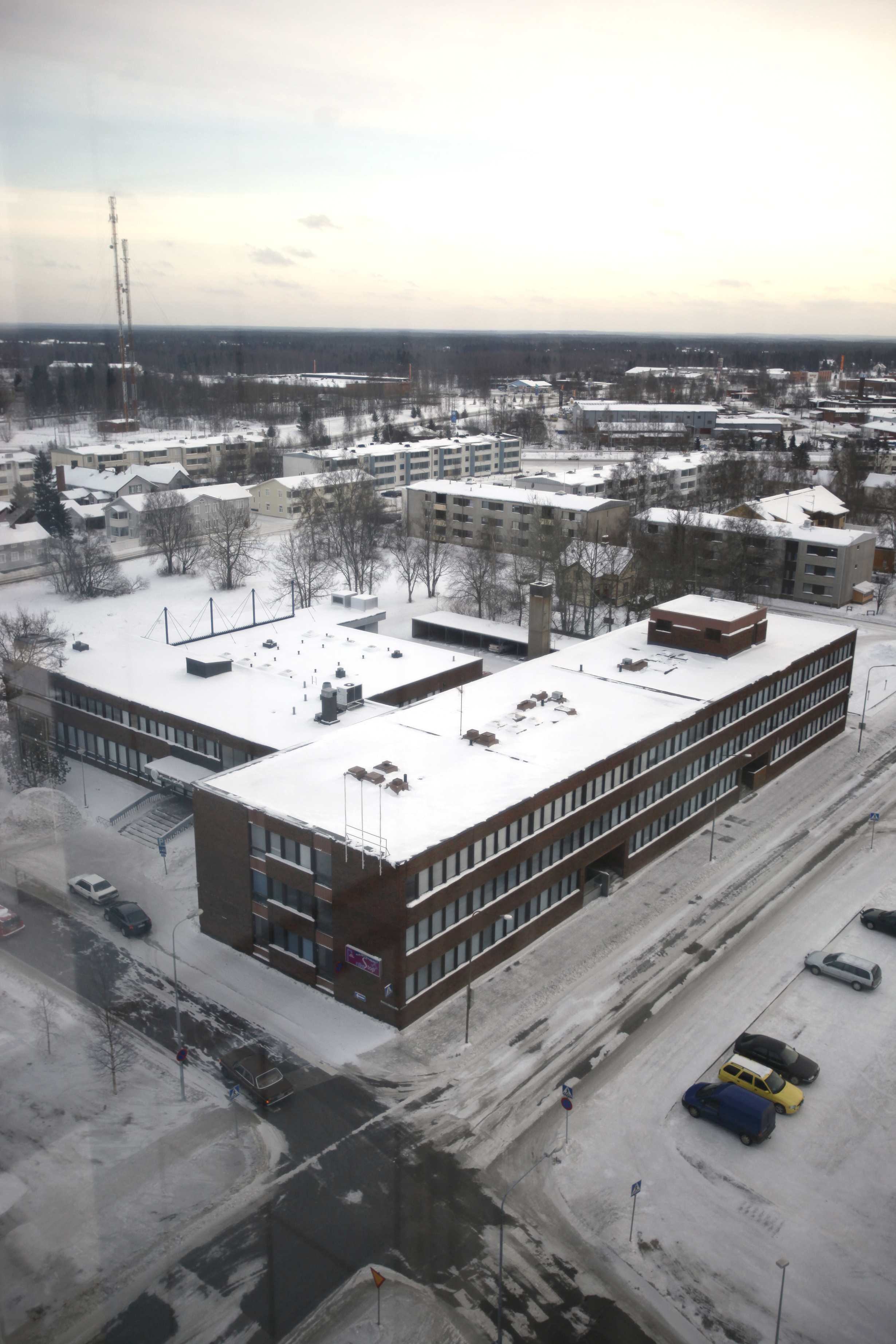 Virastotalo on herännyt entistä enemmän elämään. Sen alakerta on vuokrattu kokonaan. Tämä kuva on vuodelta 2010.