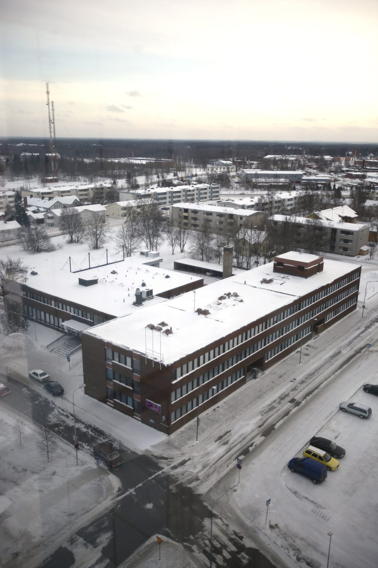 Virastotalo on herännyt entistä enemmän elämään. Sen alakerta on vuokrattu kokonaan. Tämä kuva on vuodelta 2010.