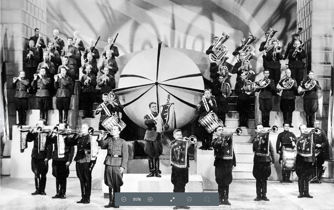 SF-paraati-elokuvassa (1940) sotilassoitto näyttäytyi juuri sellaisena kuin aikalaiset sen halusivat.