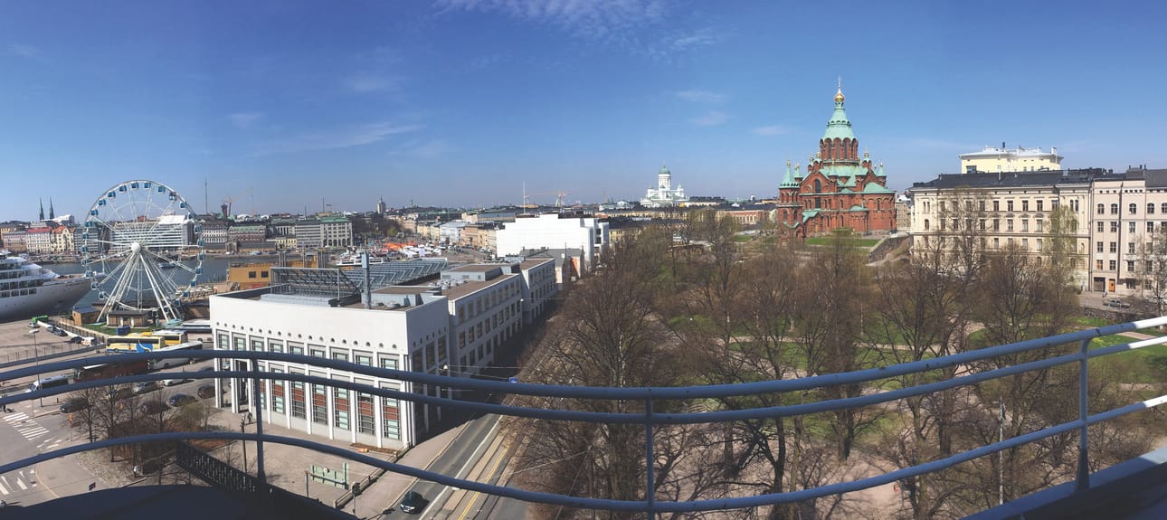 Näkymä Katajanokan korjauskohteen parvekkeelta.