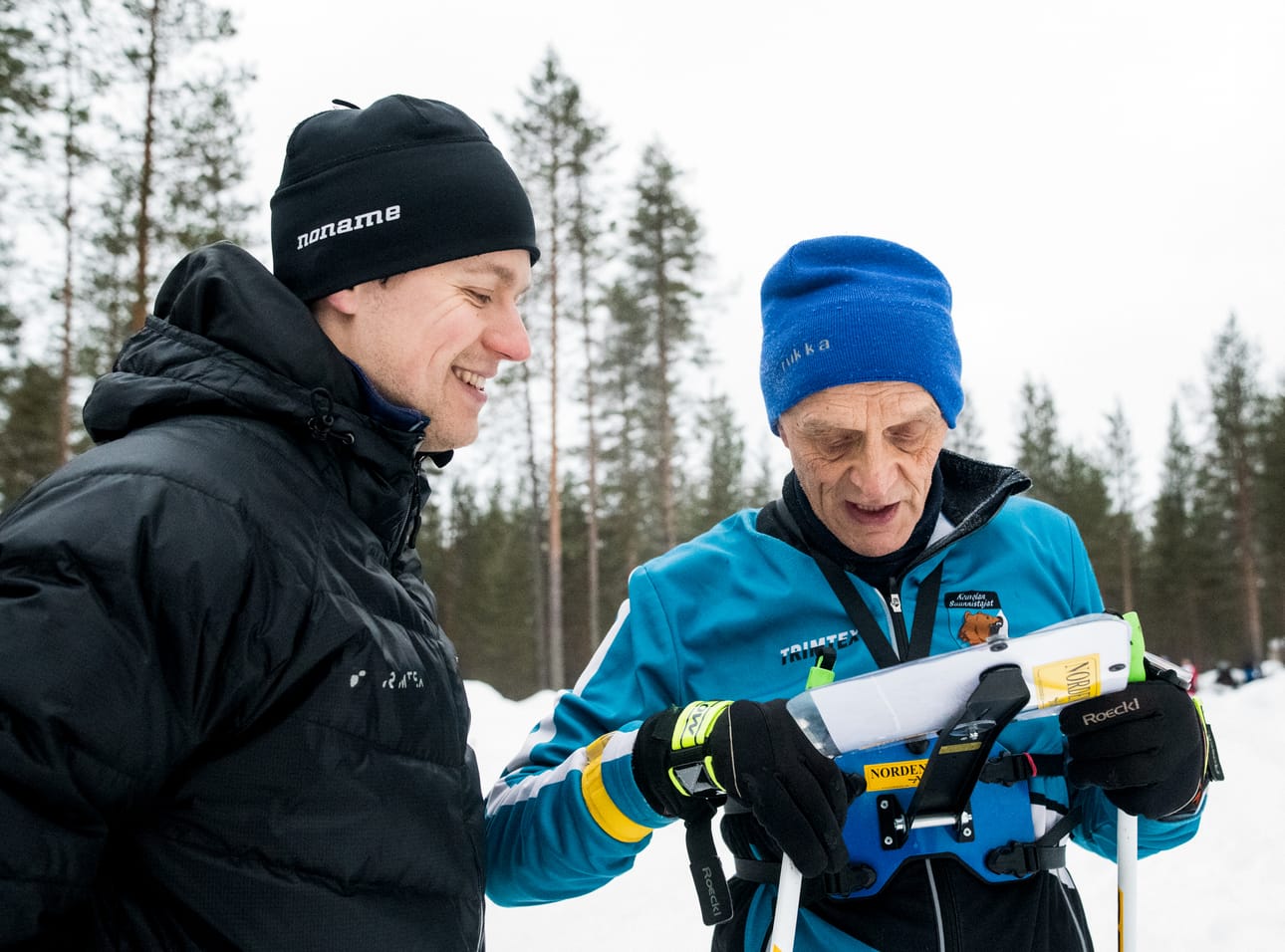 Ratamestarina toiminut Santeri Aikio kuunteli hisukonkari Asko Määtän kehuja ja kommentteja kartasta.