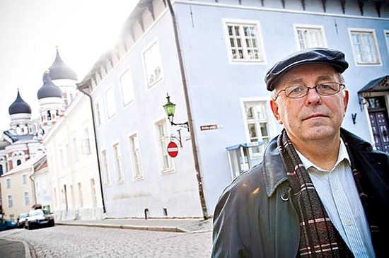Kuka olisi uskonut, että Neuvostoliitto sortuu ja Viro vapautuu? Täällä Tallinnan Toompeallakin on hyvin rauhallista, ei näy venäläisiä sotajoukkoja höökimässä, toteaa Veikko Saksi keskellä vanhaa Tallinnaa.