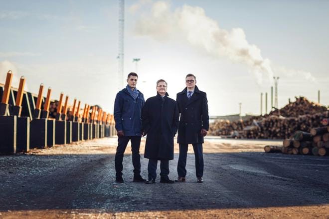 Keitele Forest-konserni ei ole yhtiön historian aikana irtisanonut tai lomauttanut henkilöstöään, toteaa Ilkka Kylävainio. Kuvassa isä ja pojat, Mikko, Ilkka ja Matti Kylävainio. KUVAT: KEITELE FOREST