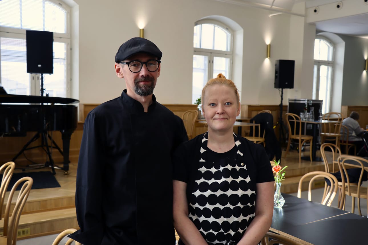 Vaasalainen ravintoloitsijapariskunta tarttui haasteeseen ja aloitti syyskuun alussa pyörittää uudistunutta teatteriravintolaa.