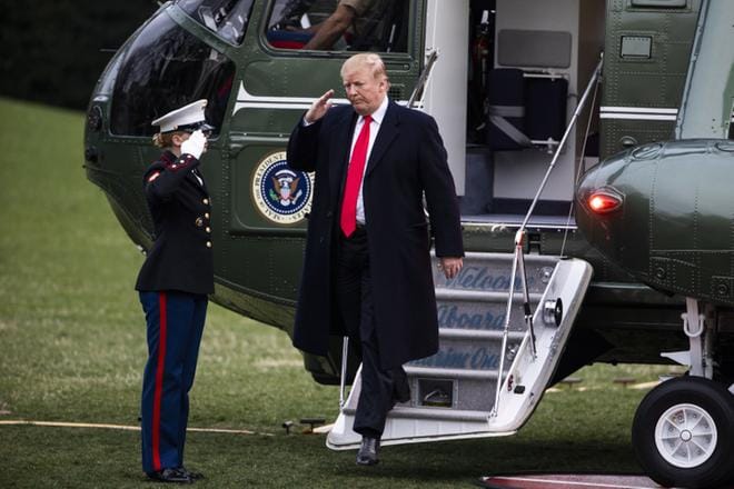Presidentti Donald Trump palaamassa Valkoiseen Taloon Floridasta sunnuntaina sen jälkeen, kun Muellerin raportin tulokset oli julkistettu. KUVA: JIM LO SCALZO/ EPA