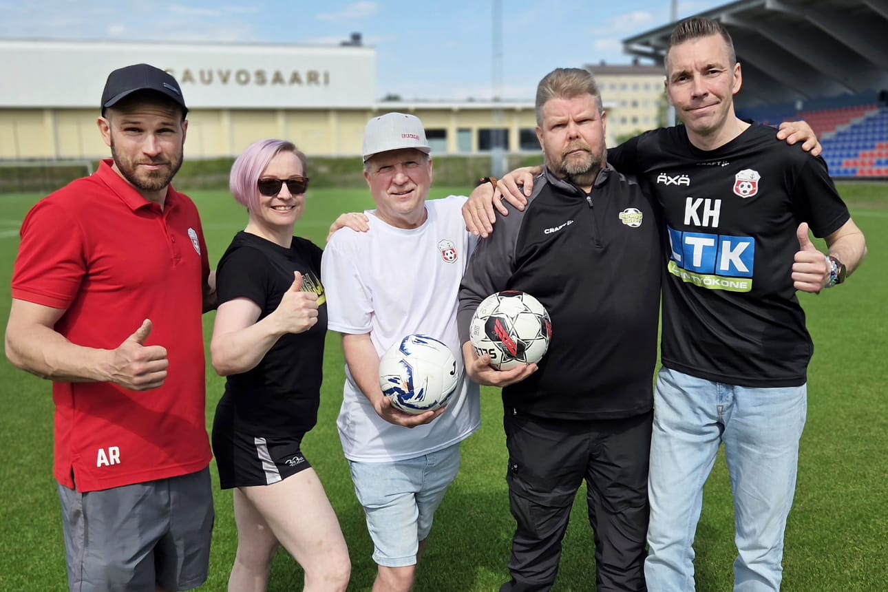 Seurojen toiminta sulautetaan yhteen tämän vuoden aikana. Vasemmalta Aleksi Räihä (KePS:n toiminnanjohtaja), Marika Ylilahti (MelU:n junioripäällikkö), Pekka Tuomela (KePS:n puheenjohtaja), Jarkko Montonen (MelU:n puheenjohtaja) ja Kimmo Hyöppinen (KePS:n palvelu-ja junioripäällikkö).