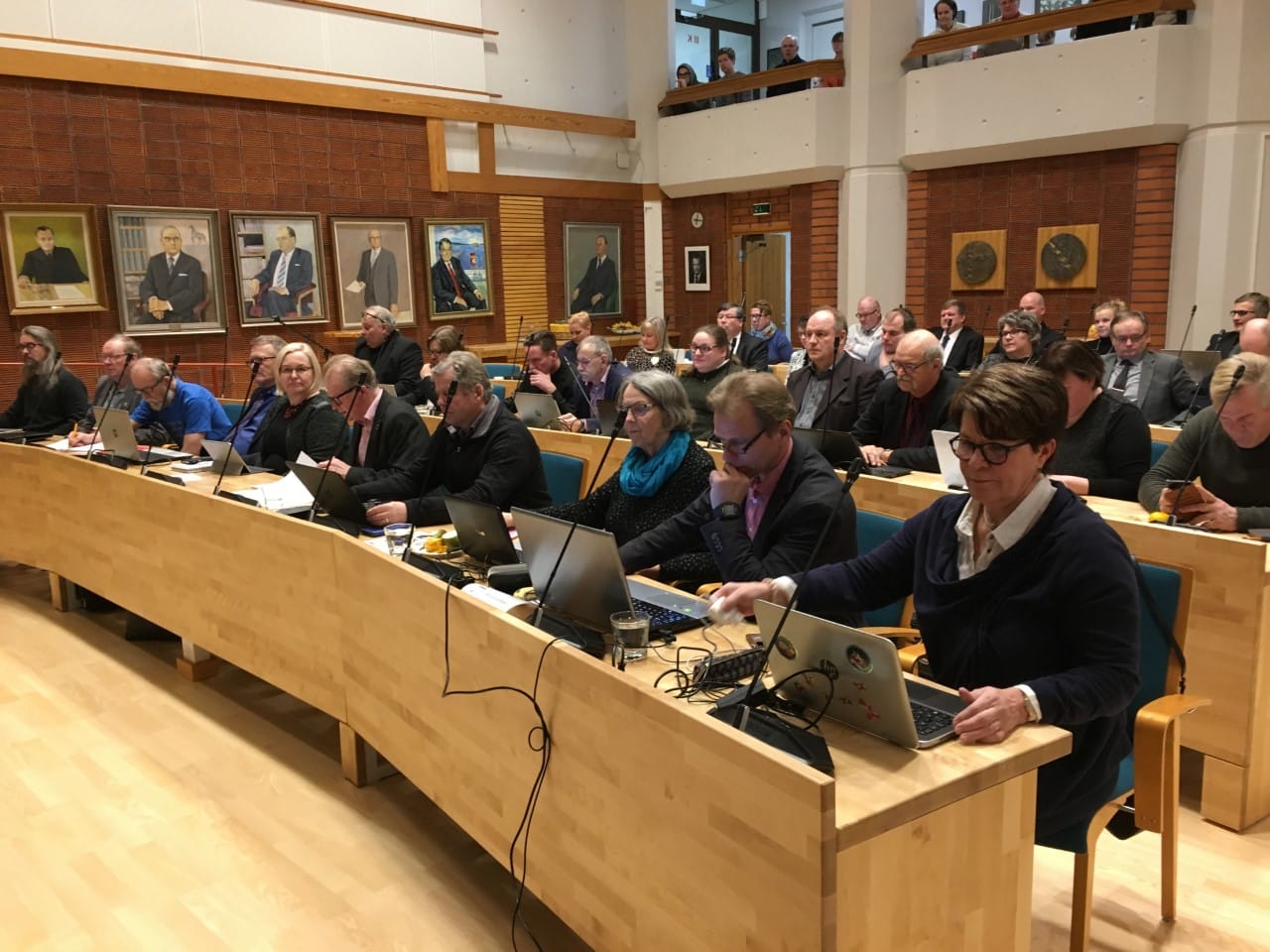 Kuusamon kaupunginvaltuusto päätti maanantaina uusien pakolaisten vastaanottamisesta, sekä verotuksen pitämisestä entisellään.