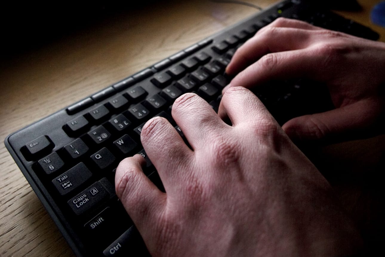 Senioreilta odotetaan entistä parempia digitaitoja useilla elämänalueilla. Kuvituskuva.