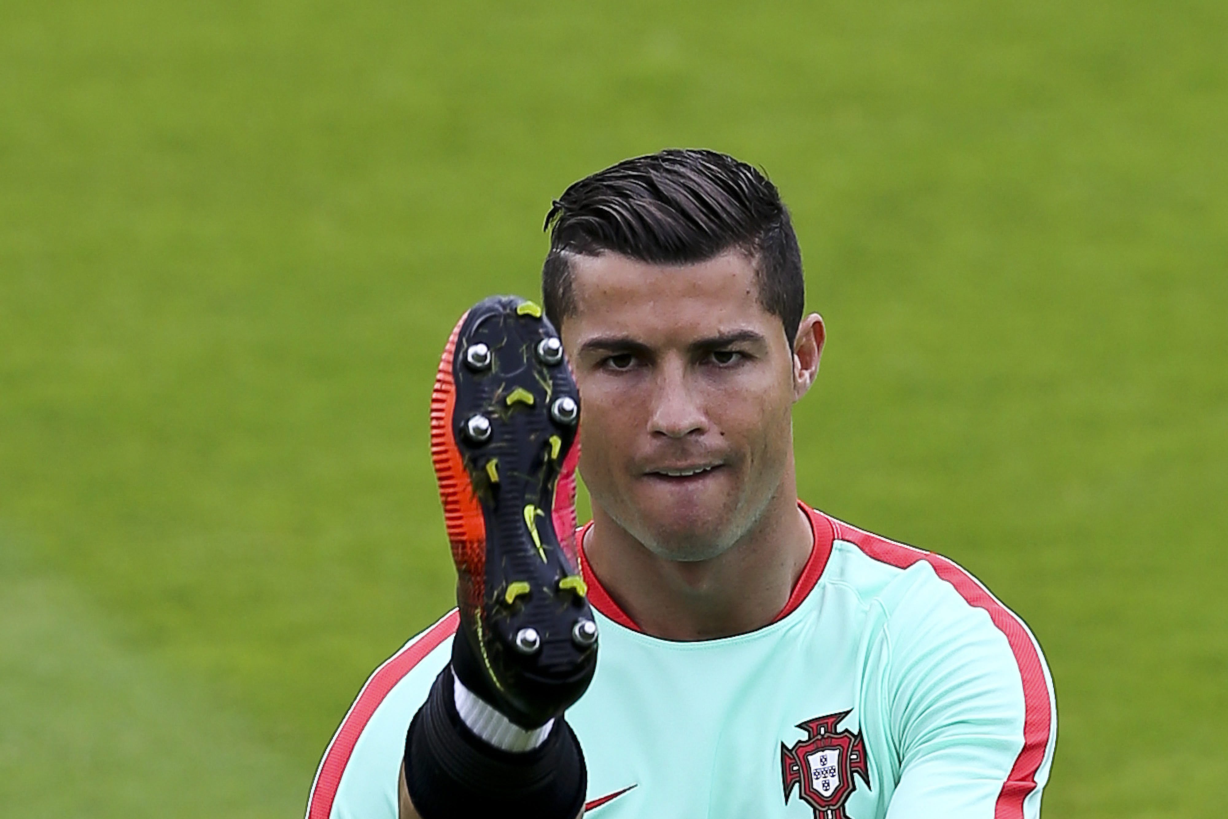 Portugali ja Wales kohtaavat EM-välierässä