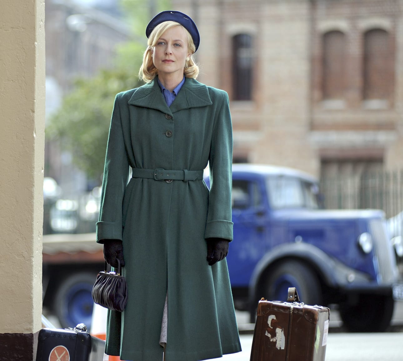 Sarah Adams (Marta Dusseldorp) palaa kotiin Australiaan 20 vuoden jälkeen.