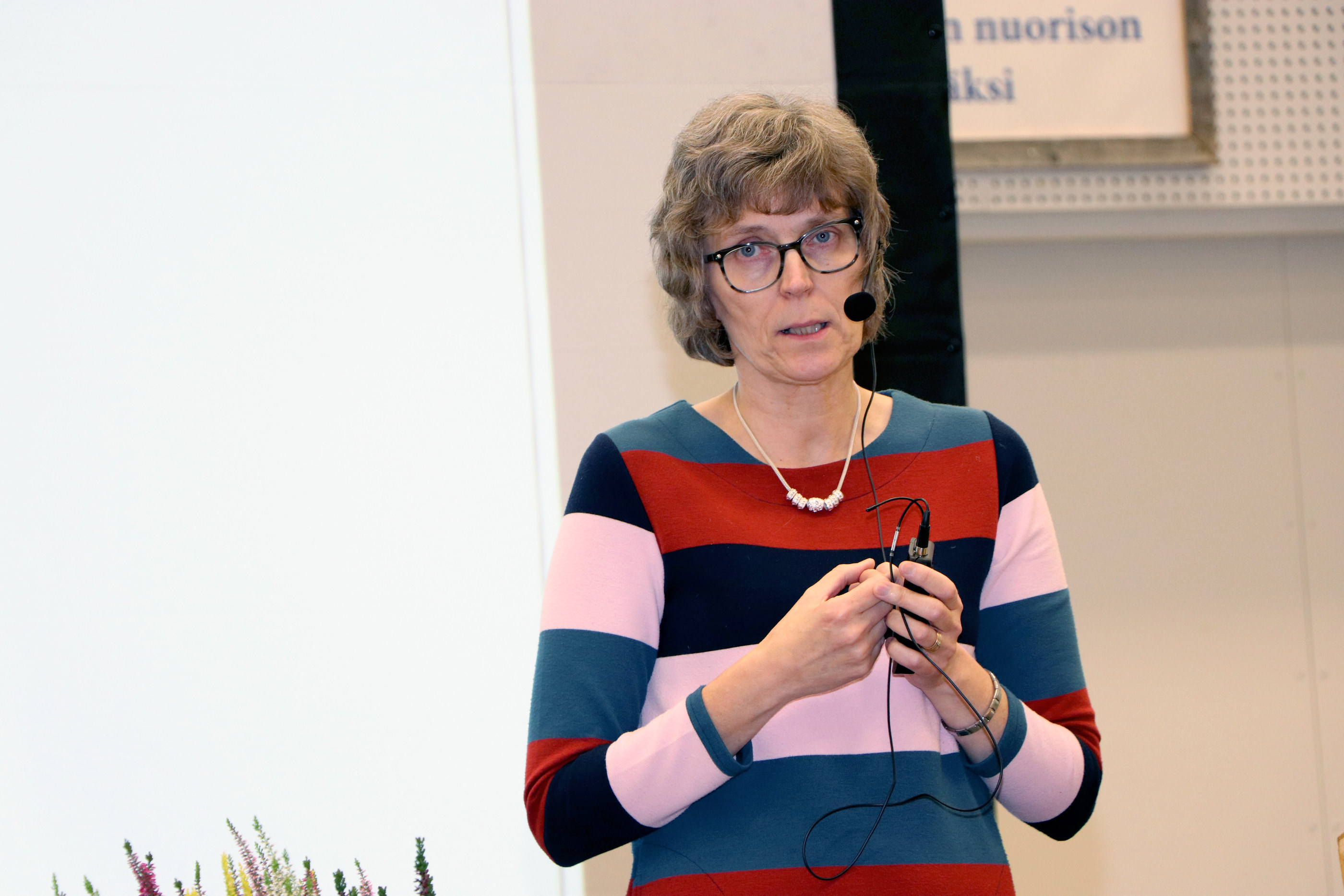 Marja-Liisa Karjulan mukaan ongelmiin pitää hakea apua ajoissa. Esimerkiksi kuulokojeet ja keinonivelet kannattaa hankkia hyvissä ajoin.