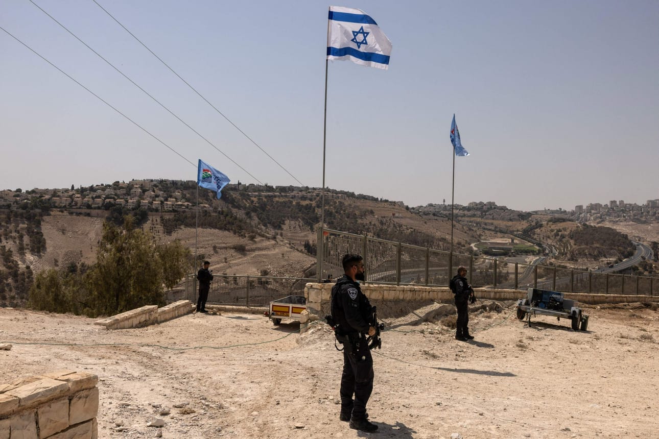 Israelilaisia poliiseja seisoi vartiossa lähellä Maale Adummimin juutalaissiirtokuntaa miehitetyllä Länsirannalla elokuun puolivälissä. LEHTIKUVA/AFP