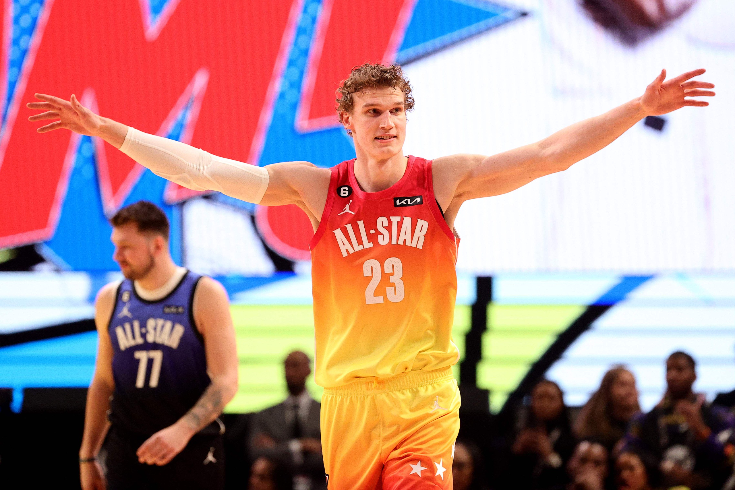 Lauri Markkanen otti paikkansa NBA:n tähtiloistossa avausminuuttien donkeillaan – "Olen vain iloinen, että sain kokea tämän ottelun"