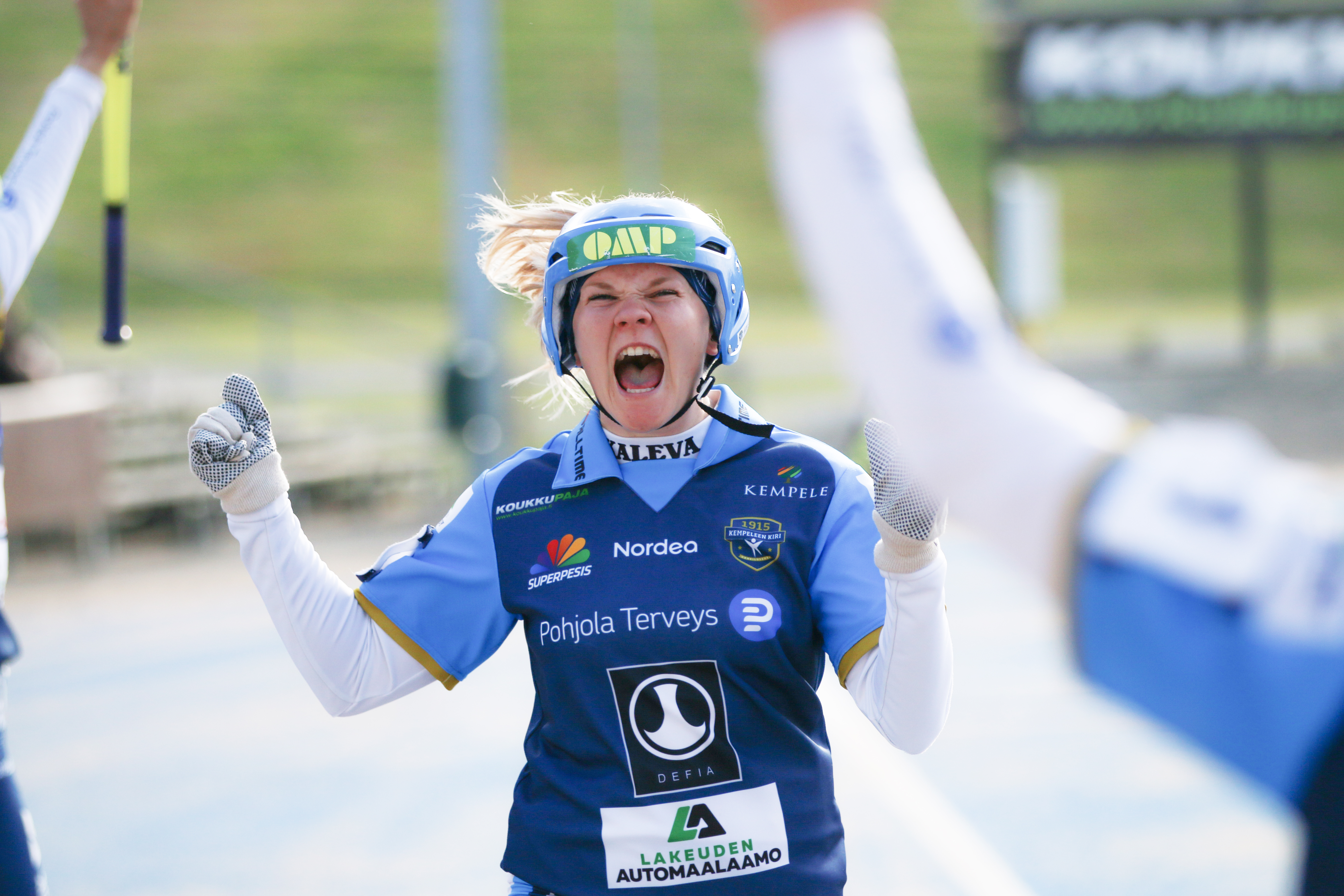 Kirin naiset tavoittelevat paikkaa superpesiksen mitalipeleihin. Tahdonvoima on kova, kuten Essi Kylli kuvassa näyttää.