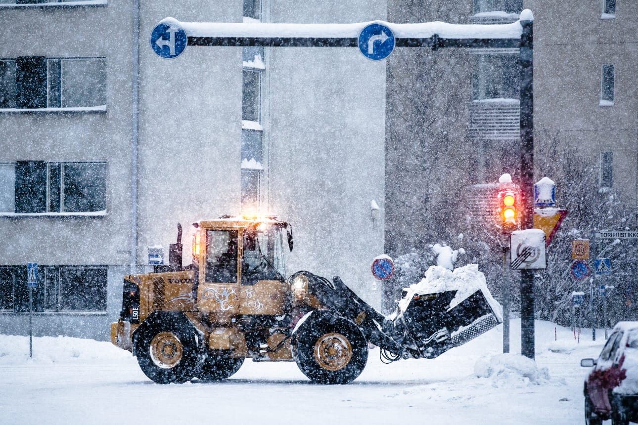Lumenaurauksessa kaupunkilaisia harmittavat etenkin liittymiin pukatut vallit sekä lumen kasaaminen hankaliin kohtiin.