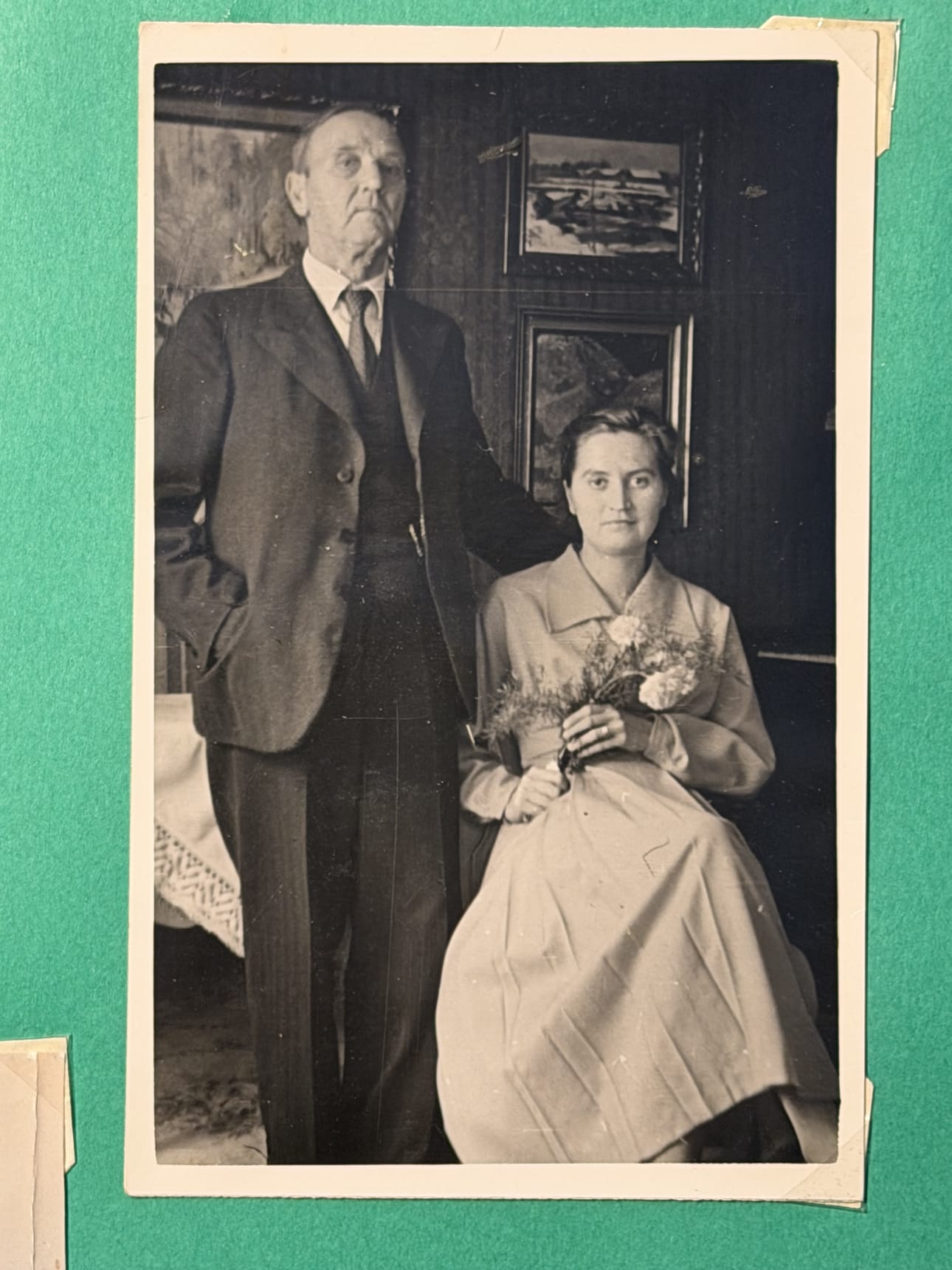 Heikki Laurinmäki ja hänen tyttärensä Marjatta kuvattuna Seinäjoella vuonna 1949.