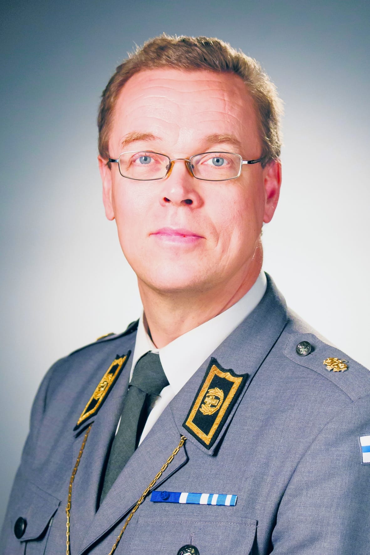 Kenttäpiispa Pekka Särkiö toimii liminkalaisten partiolaisten vaelluksen suojelijana.