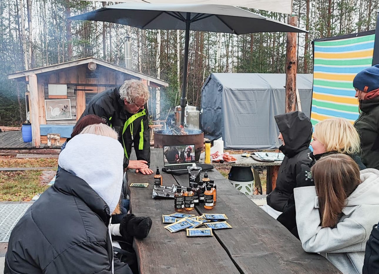 Heikki Ruha esitteli opiskelijoille yrityksensä toimintaa.