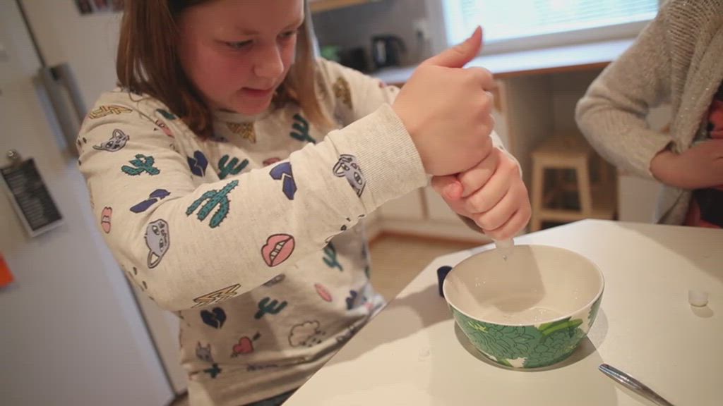 Näin teet slimeä kotona