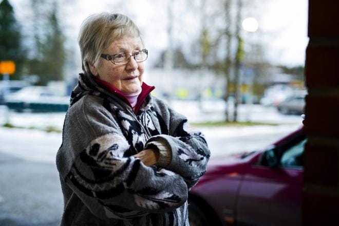 Maija-Liisa Happo uskoo, että etälääkäripalvelut voivat olla hyväkin asia, mutta niitä ei käytä kuin nuoriso. KUVAT: MATTI HAUTALAHTI