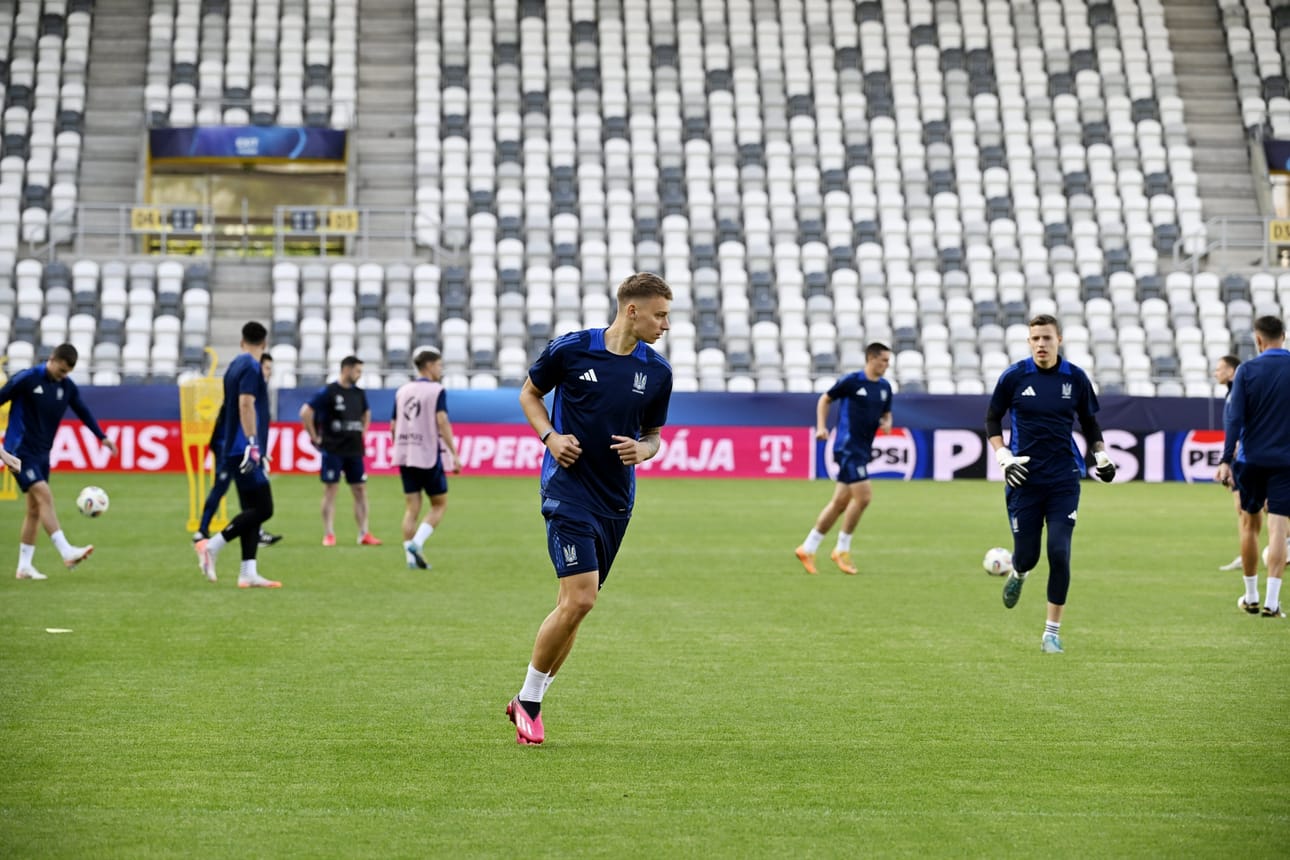 Ukrainan U21-joukkue harjoitteli lauantaina Kosicessa Slovakiassa. Suomen Pikkuhuuhkajat kohtavat Ukrainan sunnuntaina illalla. LEHTIKUVA / ANTTI AIMO-KOIVISTO