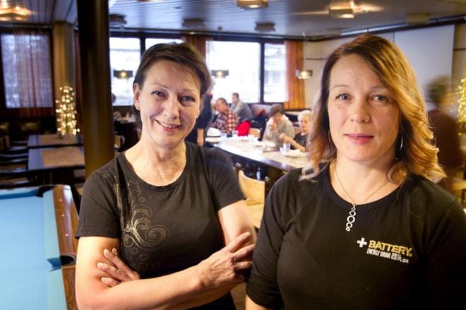 Kun lääkäripalvelut katosivat Ylistarosta, se oli isku ylistarolaisille. Yrittäjät Sari Mäki ja Minna Kivelä palauttaisivat palvelut, jos valta olisi heidän. KUVAT: JARI E. HAKALA