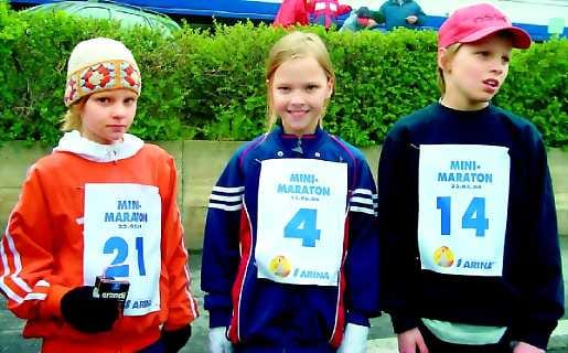 Alisa, Aino ja Antti edustivat rovaniemeläistä Rissalan perhettä minimaratonilla.