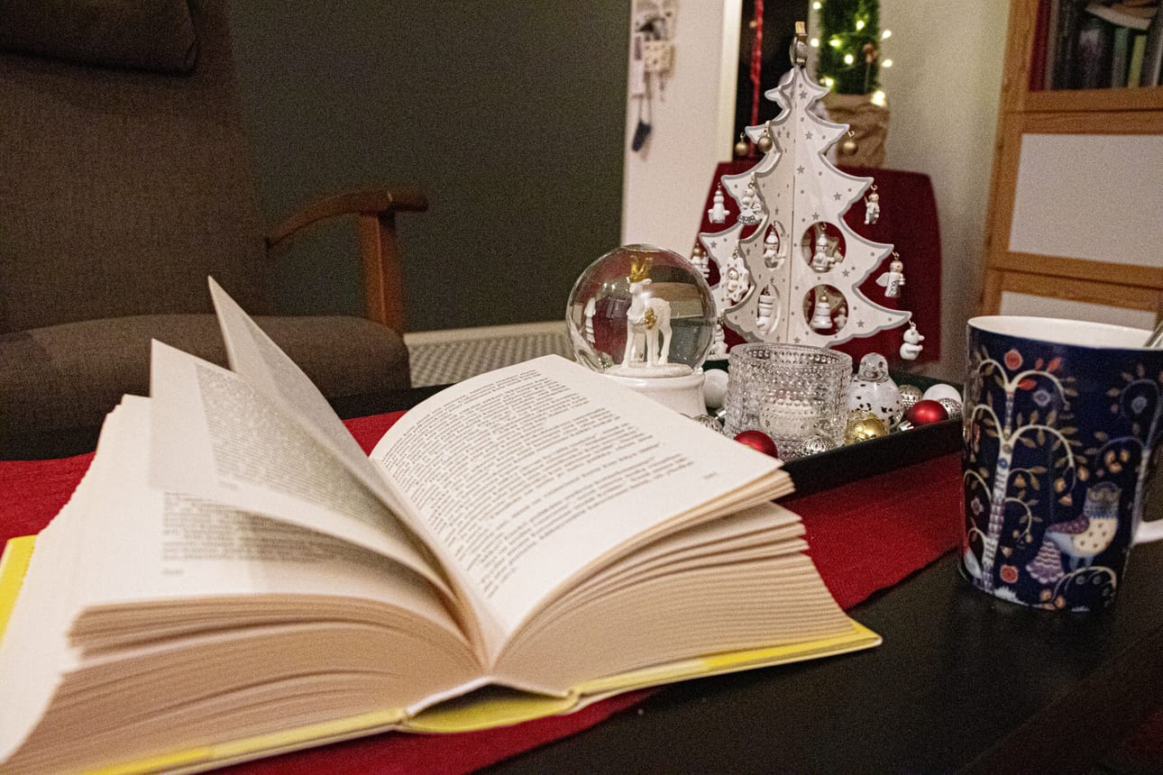 Suomalaiset ovat olleet ylpeitä lukutaidostaan, mutta se ei ole enää yhtä hyvä kuin aikaisemmin. Harva tarttuu tiiliskiviromaaniin vapaaehtoisesti.