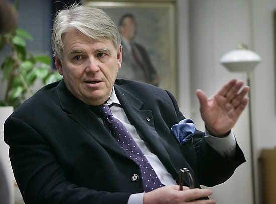 Lasse Lehtisen mielestä Sauli Niinistö "sauhuaa" suotta.