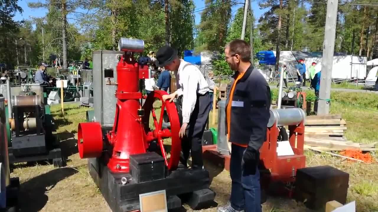 Zetorien laulu ja maamottorien putputus täyttivät Weteraanikonepäivät