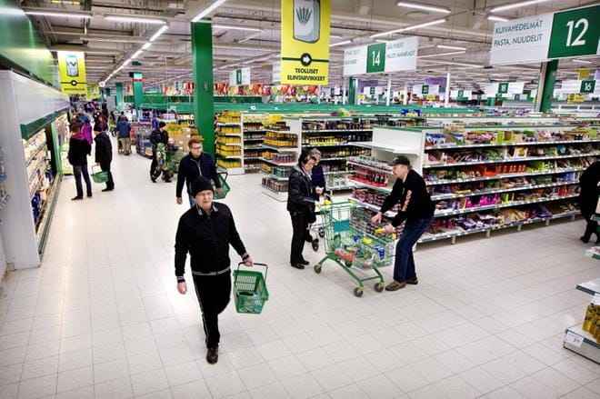 Isot marketit porskuttavat kun pienkauppojen hyöty pitemmistä aukioloajoista poistui. KUVA: JOUKO HÄNNINEN