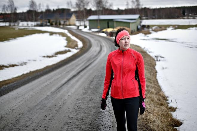 Anniina Rintala hätkähti sunnuntai-illan kumeaa jyrähdystä lukiessaan sängyssä kirjaa. Seuraavan päivän lenkillään hän tutkaili näkyykö maastossa merkkejä järistyksestä.